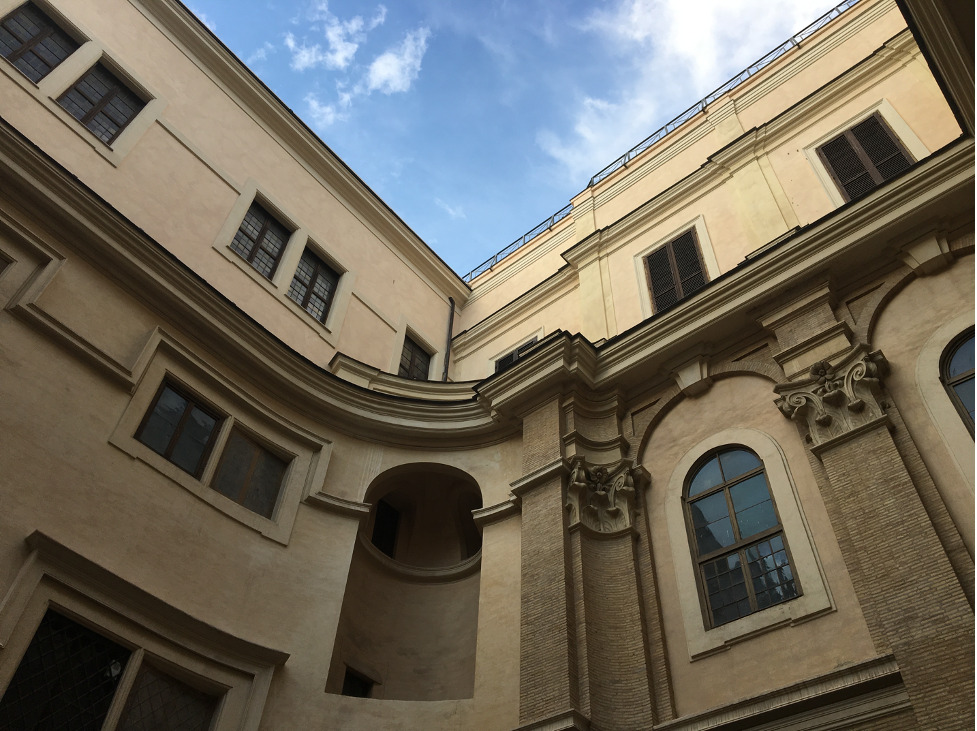 Photograph of Casa dei Filippini, first courtyard.